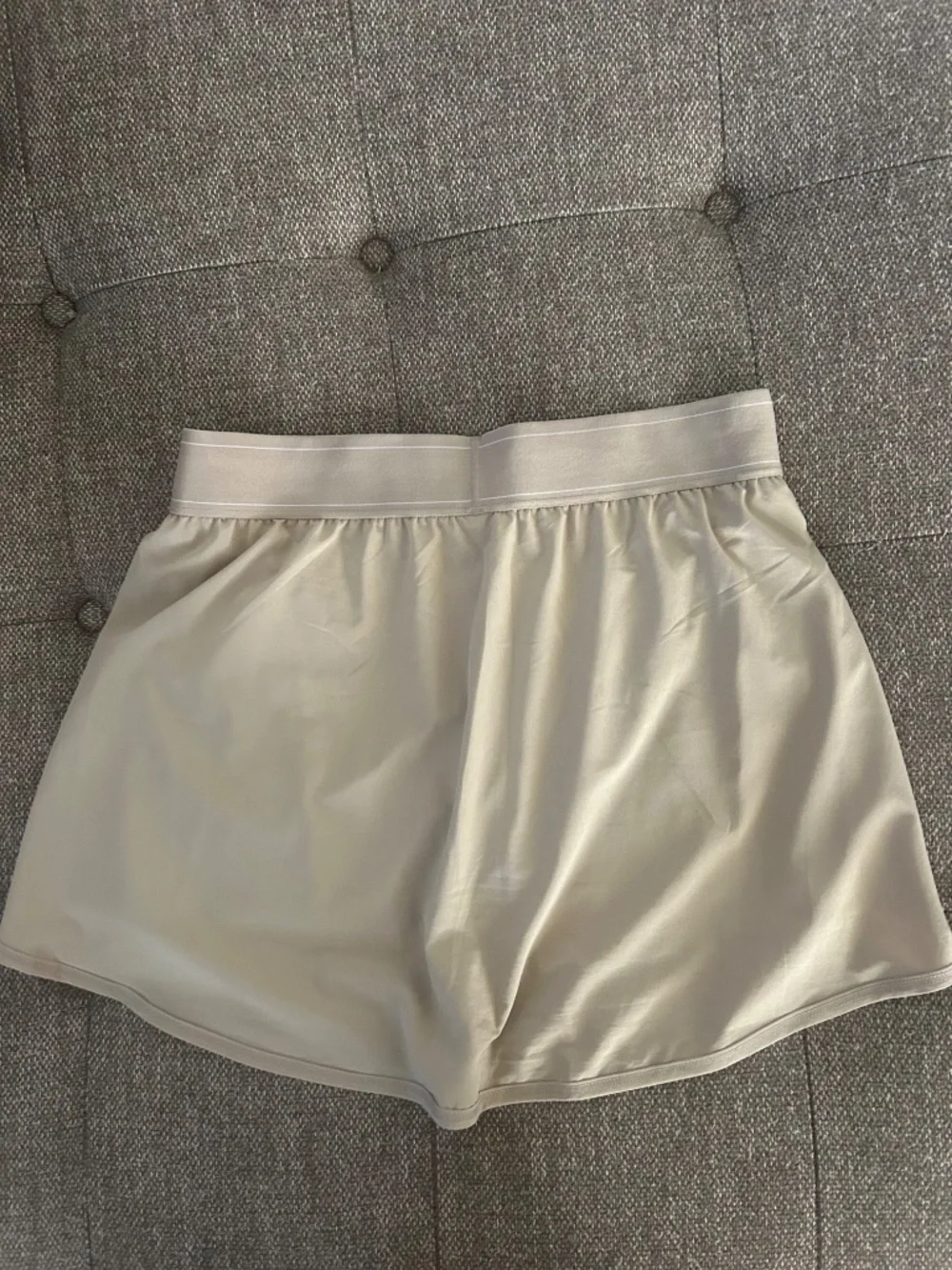 ALO skirt size L beige / sand color
